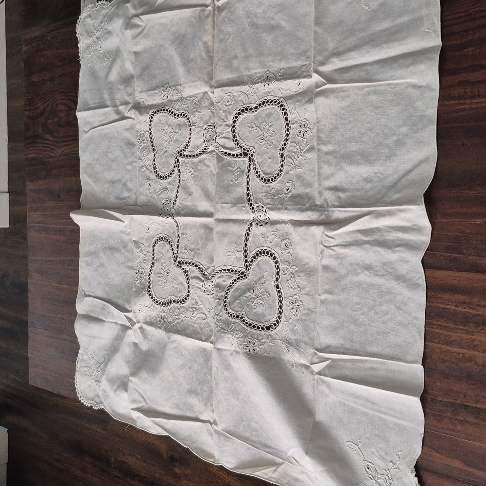 Vintage ecru tablecloth 34x34